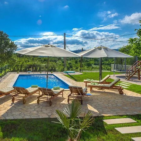 Hana Holiday home *